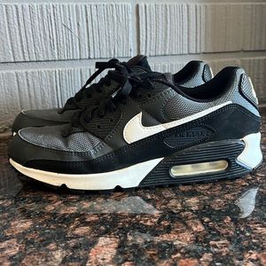 Nike air max 90 black and white size 9 gently worn